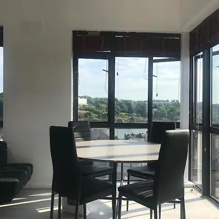 Apt With Stunning Panorama *